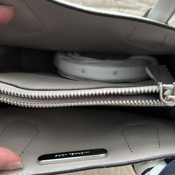 Brand new. Mini Michael Kors handbag. With 2 decorative scarfs. - Picture 3 of 5